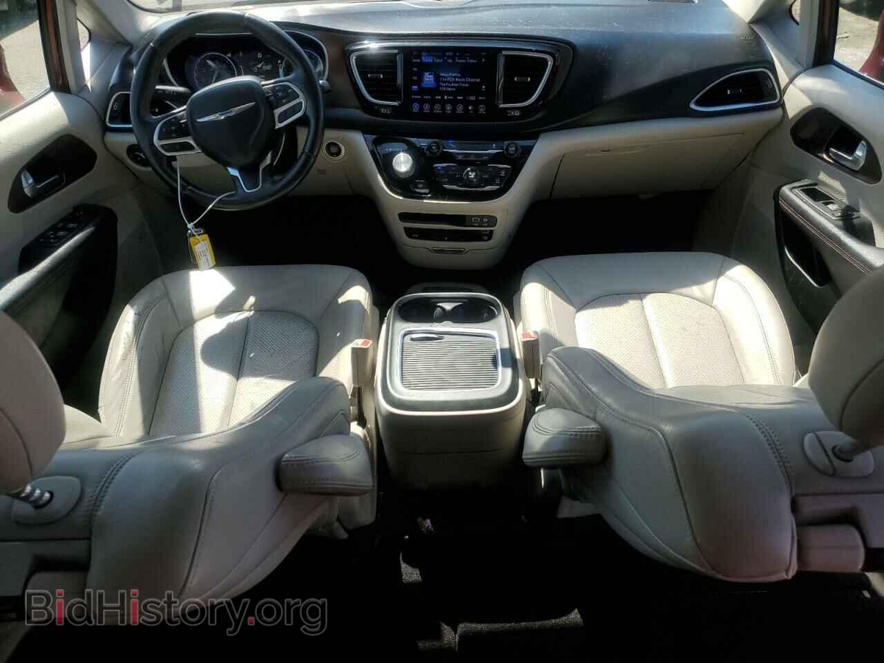 2017 CHRYSLER All Models - VIN: 2C4RC1EG9HR633575 - Фото 8
