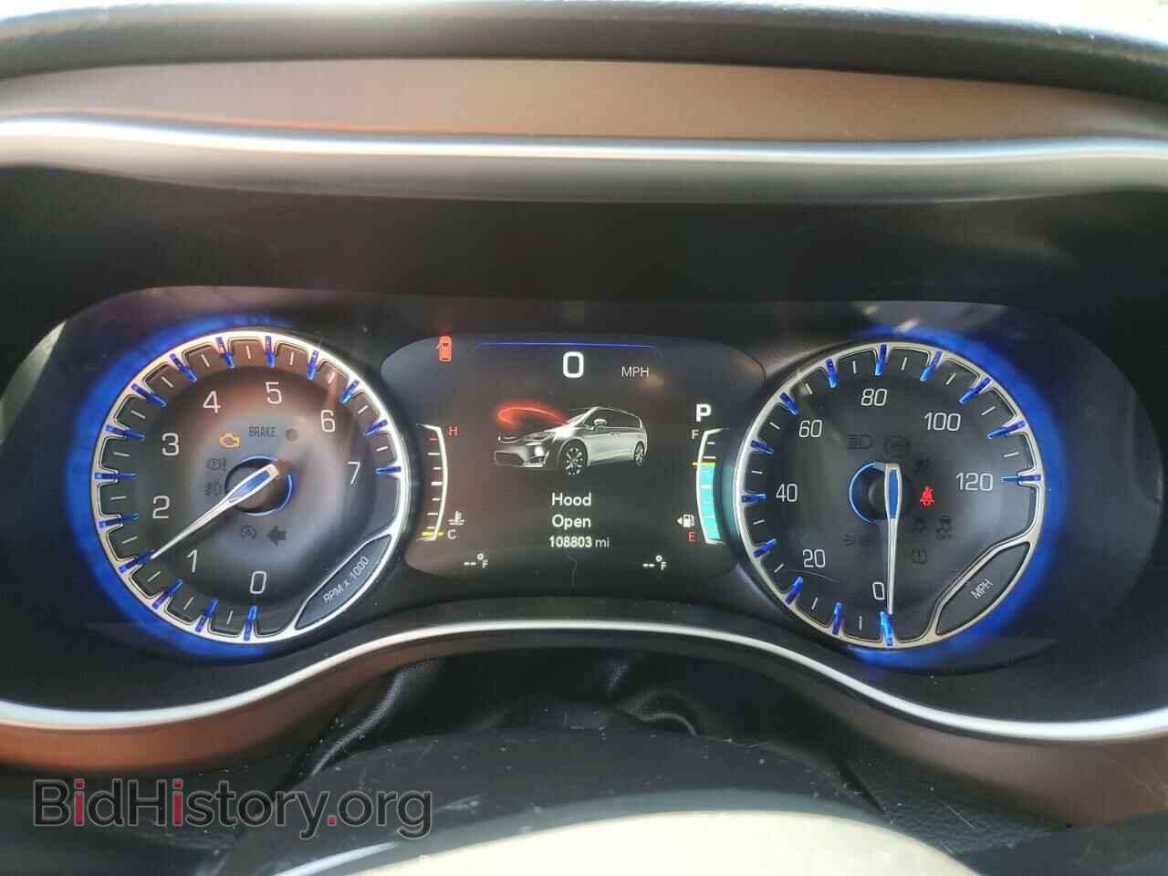 2017 CHRYSLER All Models - VIN: 2C4RC1EG9HR633575 - Фото 9