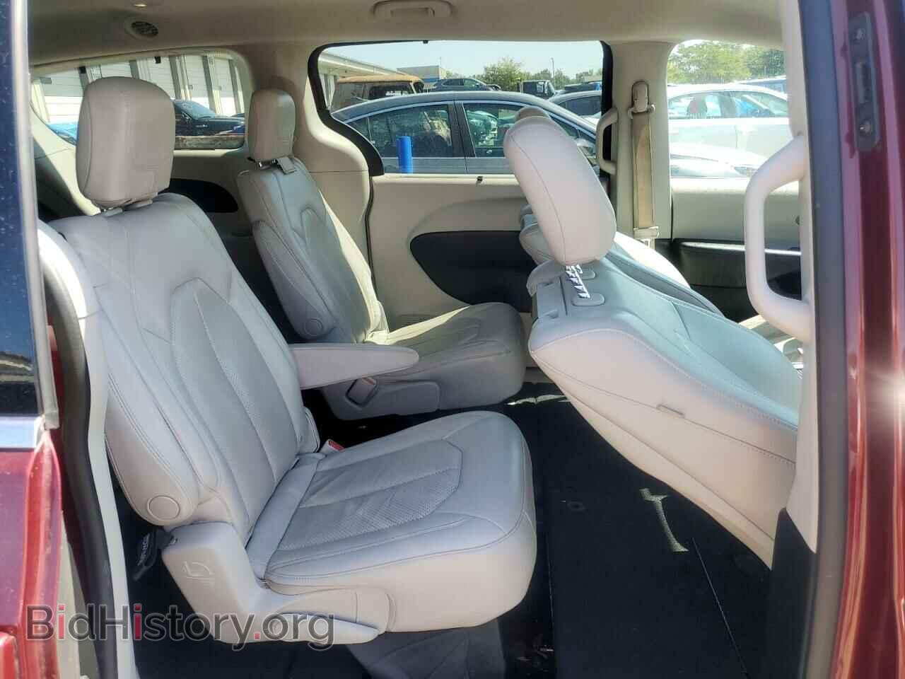 2017 CHRYSLER All Models - VIN: 2C4RC1EG9HR633575 - Фото 10