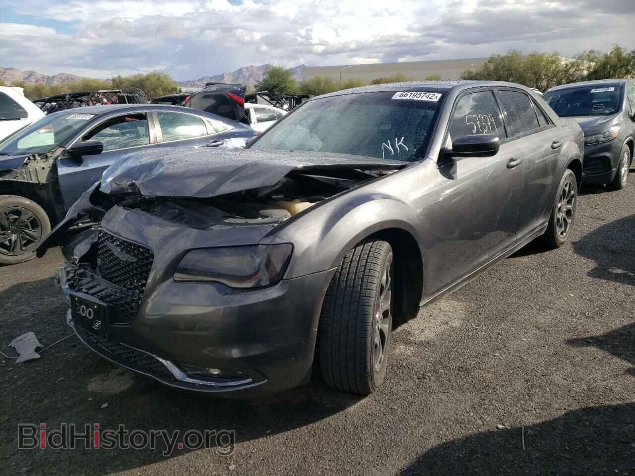 2019 CHRYSLER 300 - VIN: 2C3CCAGG0KH542764 - Фото 2