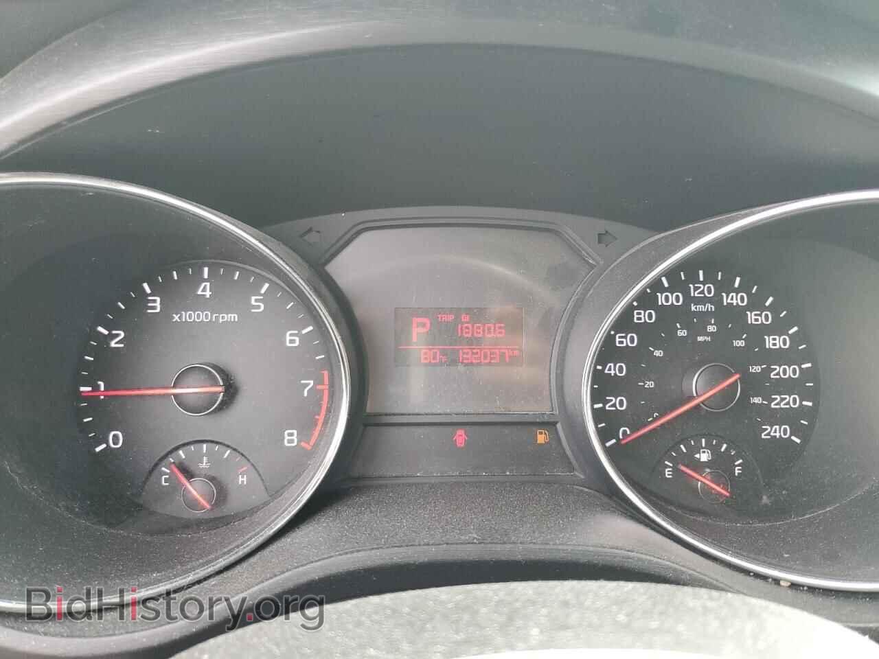 2018 KIA All Models - VIN: KNDMB5C19J6360752 - Photo 9