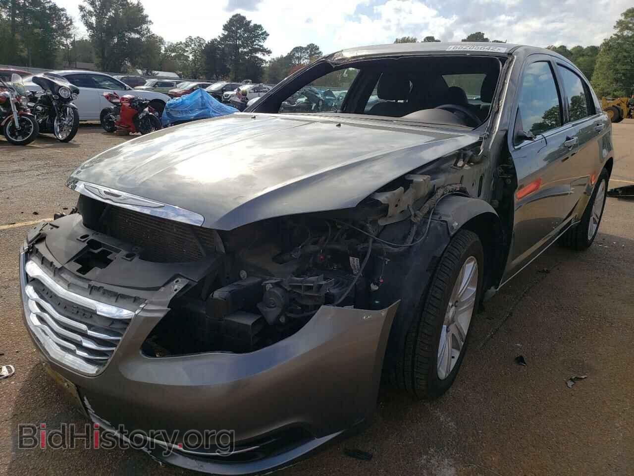 2013 CHRYSLER 200 - VIN: 1C3CCBAB1DN704513 - Фото 2