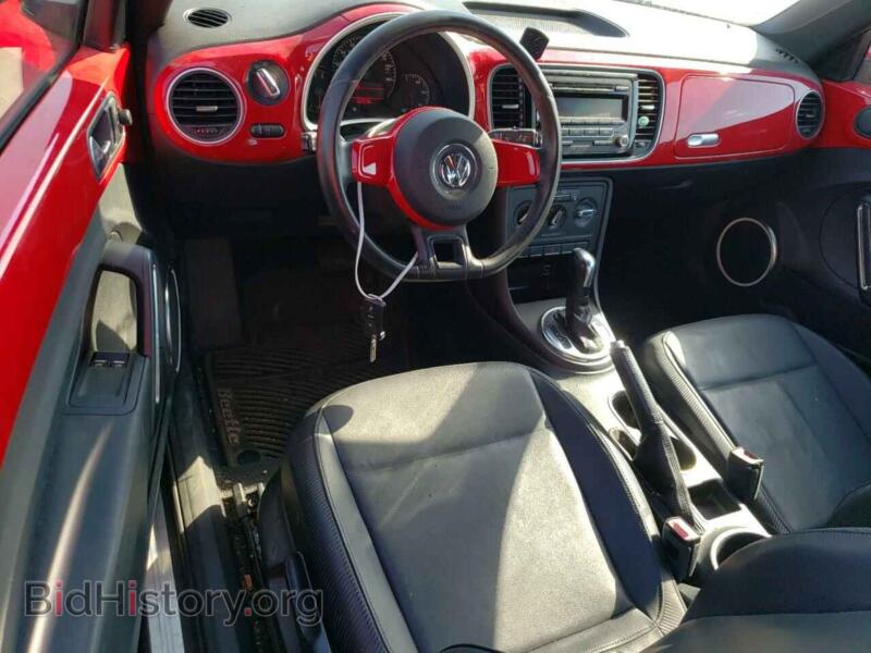 2012 Volkswagen BEETLE (VIN 3VWJX7AT2CM661982) — фото 8 из 12