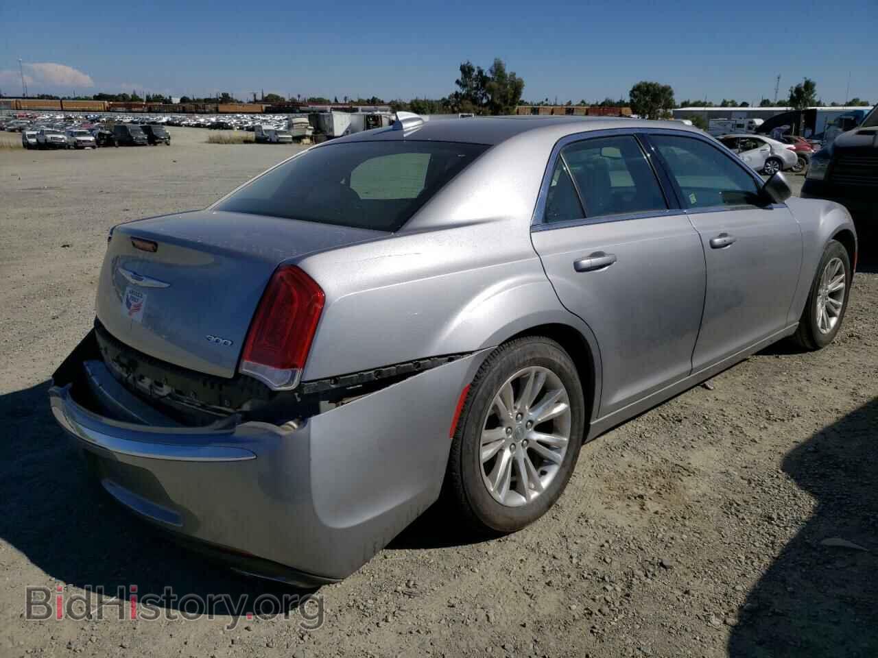 2017 CHRYSLER 300 - VIN: 2C3CCAAG6HH570456 - Фото 3