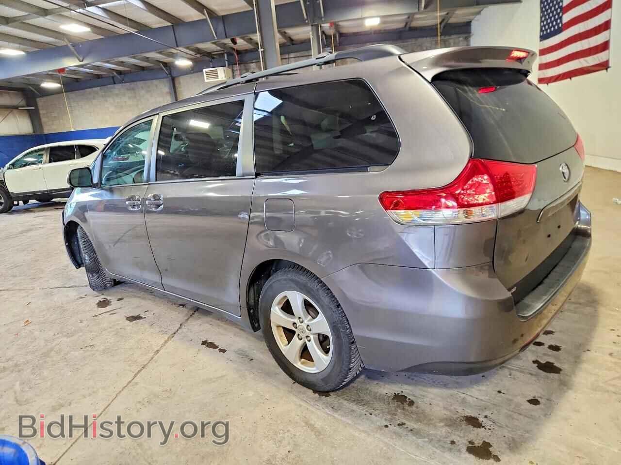 2013 TOYOTA SIENNA - VIN: 5TDKK3DC8DS376568 - Фото 2