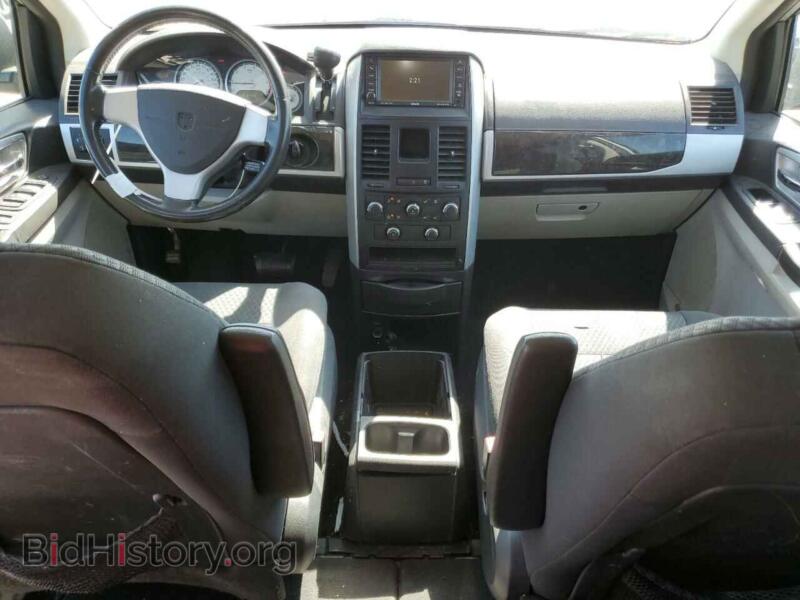 2010 Dodge CARAVAN (VIN 2D4RN6DX2AR490101) — photo 8 of 13