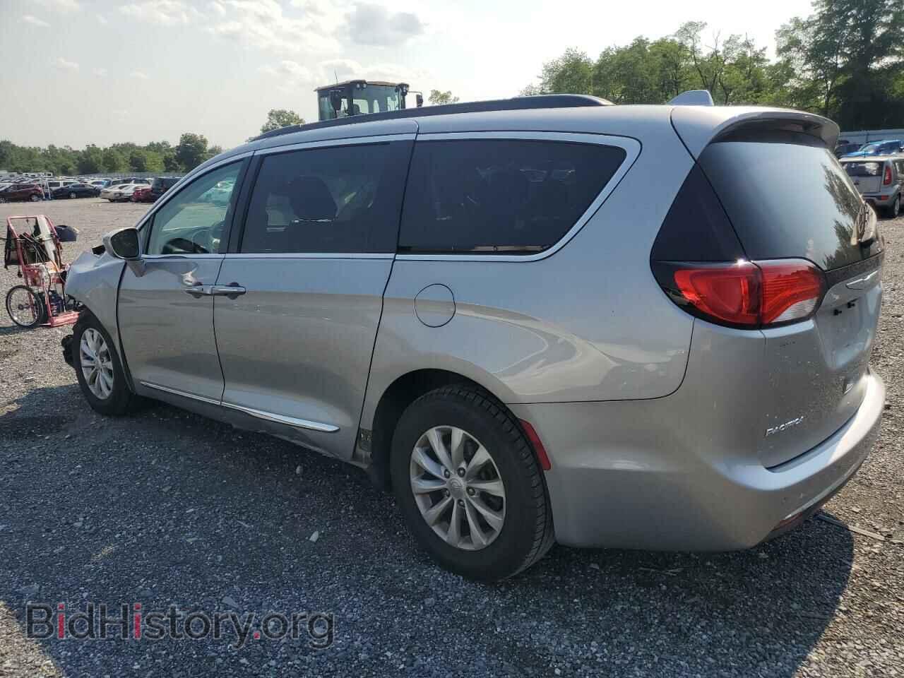 2017 CHRYSLER PACIFICA - VIN: 2C4RC1BGXHR747749 - Photo 2