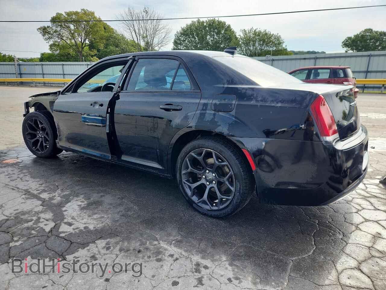 2019 CHRYSLER 300 - VIN: 2C3CCABG5KH628580 - Photo 2