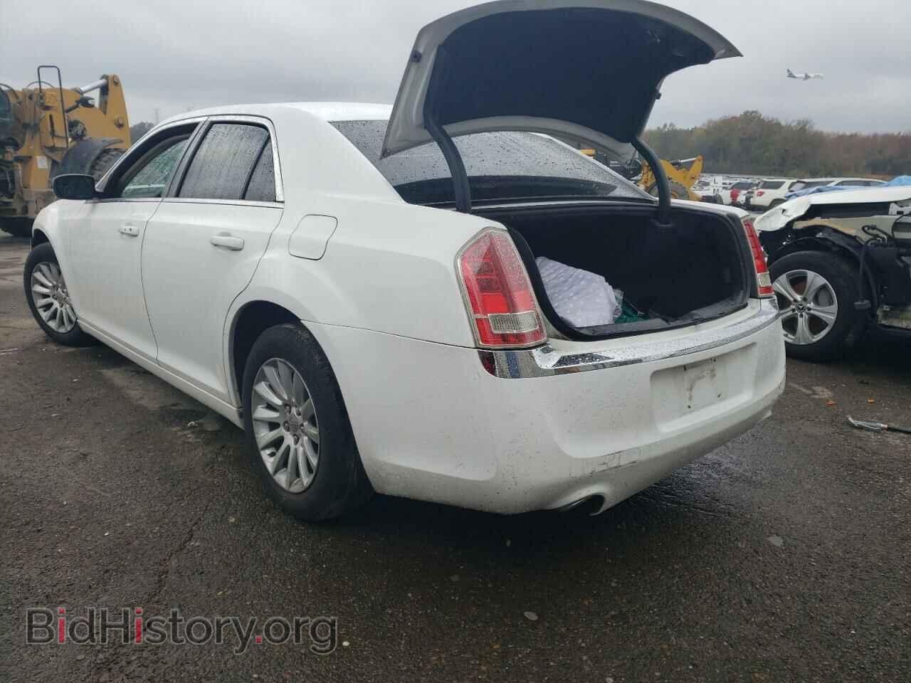 2013 CHRYSLER 300 - VIN: 2C3CCAAG4DH532928 - Фото 2