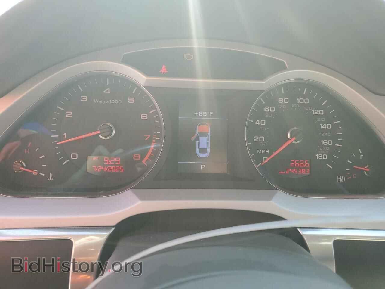 2010 AUDI A6 - VIN: WAUKGAFB2AN061189 - Фото 9
