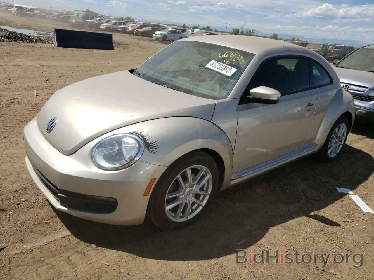 Photo 3VWJ07AT7EM633666 - VOLKSWAGEN BEETLE 2014