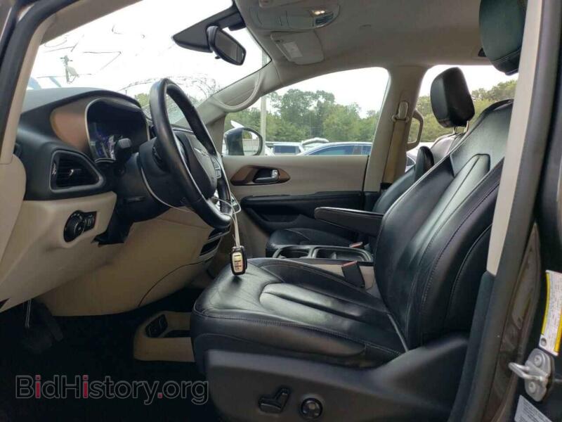 2017 Chrysler PACIFICA (VIN 2C4RC1BG4HR642608) — photo 7 of 13