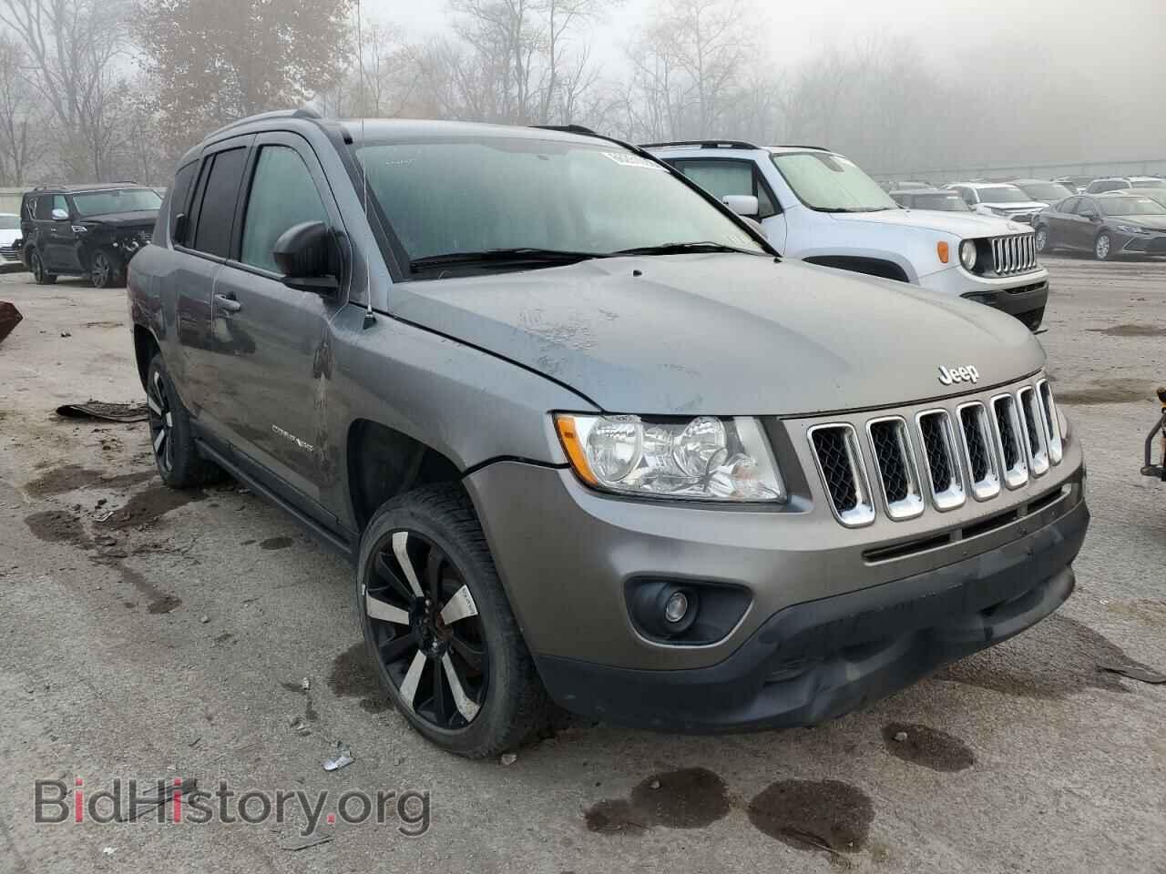 Photo 1J4NF1FB4BD202171 - JEEP COMPASS 2011