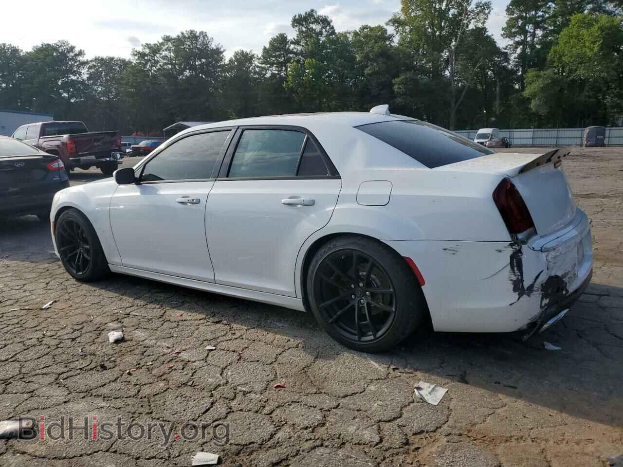 2019 CHRYSLER 300 - VIN: 2C3CCABT2KH580436 - Фото 2