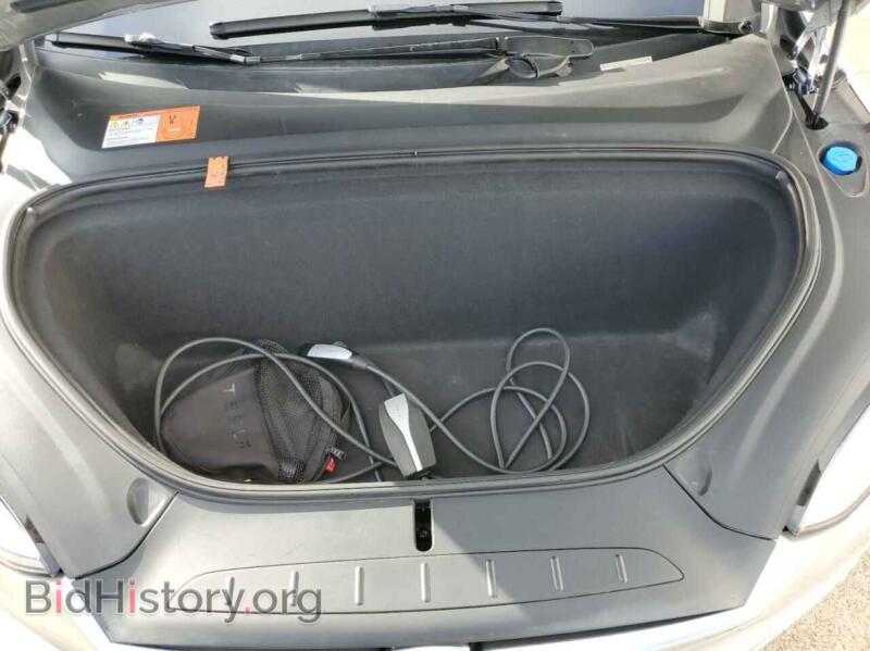 2016 Tesla MODEL X (VIN 5YJXCBE22GF003764) — photo 7 of 10