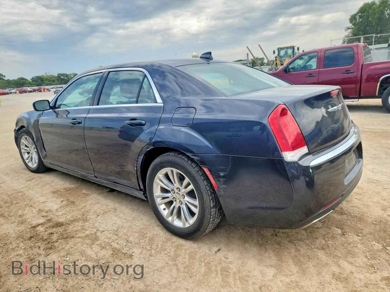 2017 CHRYSLER 300 - VIN: 2C3CCAAG2HH608300 - Photo 2