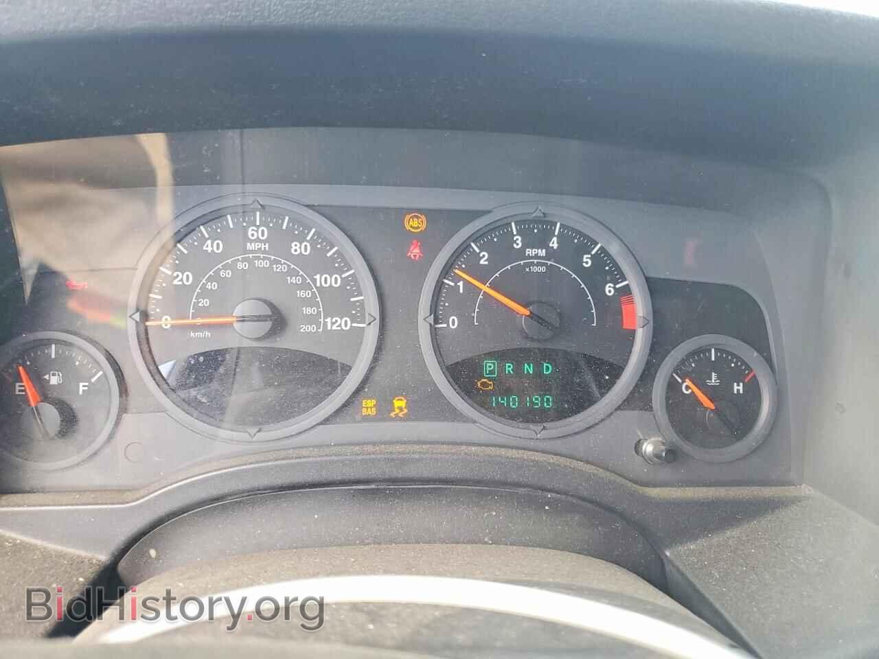 2008 Jeep COMPASS (VIN 1J8FT47038D684019) — photo 9 of 15