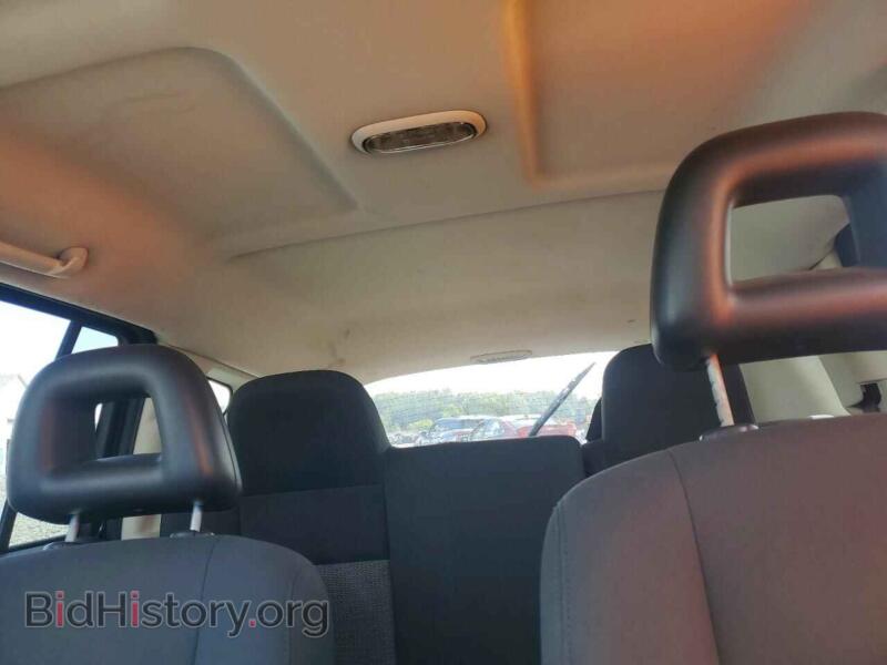 2008 Jeep COMPASS (VIN 1J8FT47038D684019) — photo 10 of 15