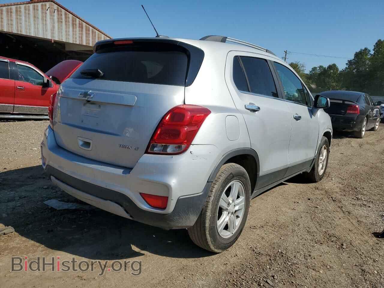 2018 CHEVROLET TRAX - VIN: 3GNCJLSB3JL158807 - Фото 3