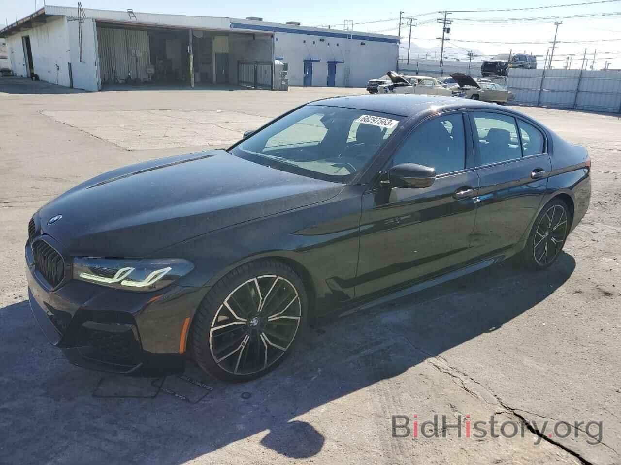 Photo WBA53BH02MCF71135 - BMW 5 SERIES 2021