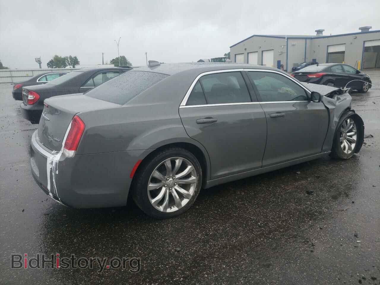 2019 CHRYSLER 300 - VIN: 2C3CCAAG1KH517090 - Фото 3