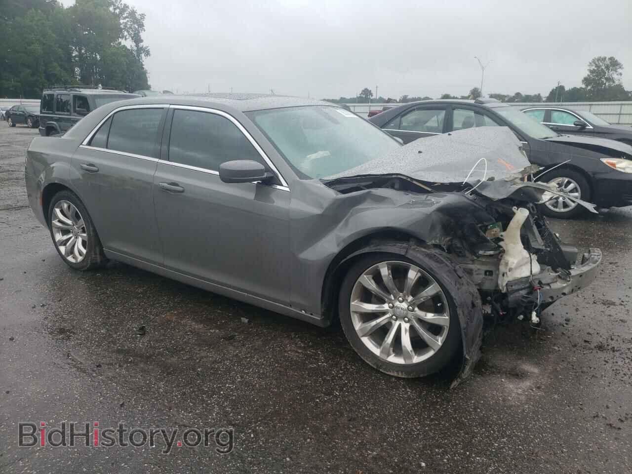 2019 CHRYSLER 300 - VIN: 2C3CCAAG1KH517090 - Фото 4