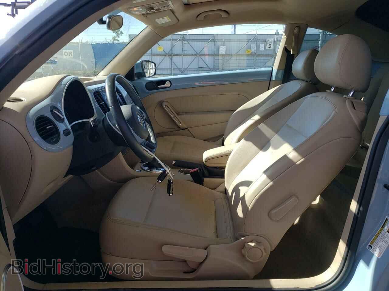 2014 VOLKSWAGEN BEETLE - VIN: 3VWJ17ATXEM663919 - Фото 7