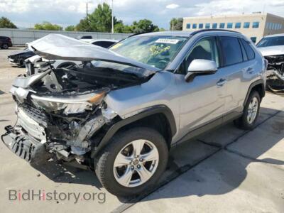 2019 Toyota RAV4 XLE, серебристый — VIN JTMP1RFV8KD008720, Copart