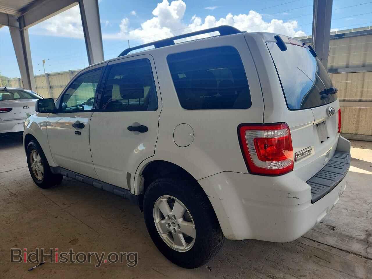2011 FORD ESCAPE - VIN: 1FMCU9DG1BKB40929 - Photo 2