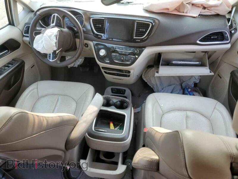 2017 Chrysler PACIFICA (VIN 2C4RC1EG7HR836710) — photo 8 of 14