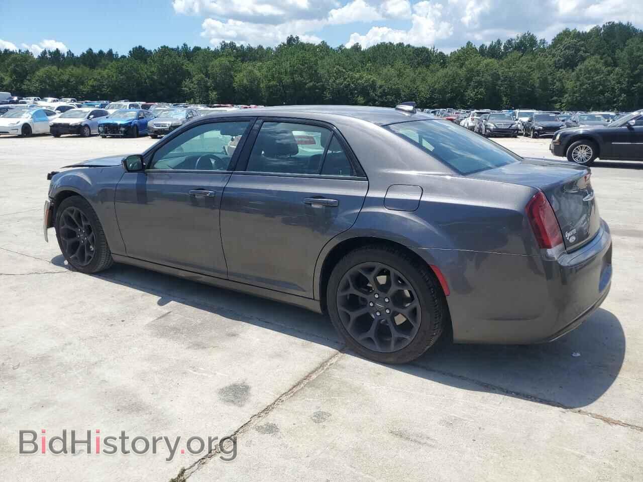 2019 CHRYSLER 300 - VIN: 2C3CCABG0KH628647 - Фото 2