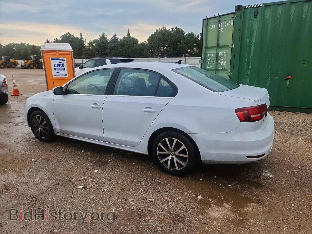 2017 VOLKSWAGEN JETTA - VIN: 3VWDB7AJ0HM323630 - Photo 2