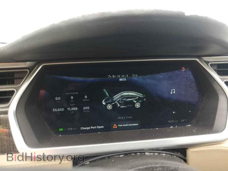 2013 Tesla MODEL S (VIN 5YJSA1DN8DFP24740) — фото 9 из 12