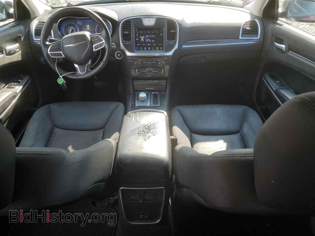 2019 CHRYSLER 300 - VIN: 2C3CCAAG4KH727148 - Фото 8