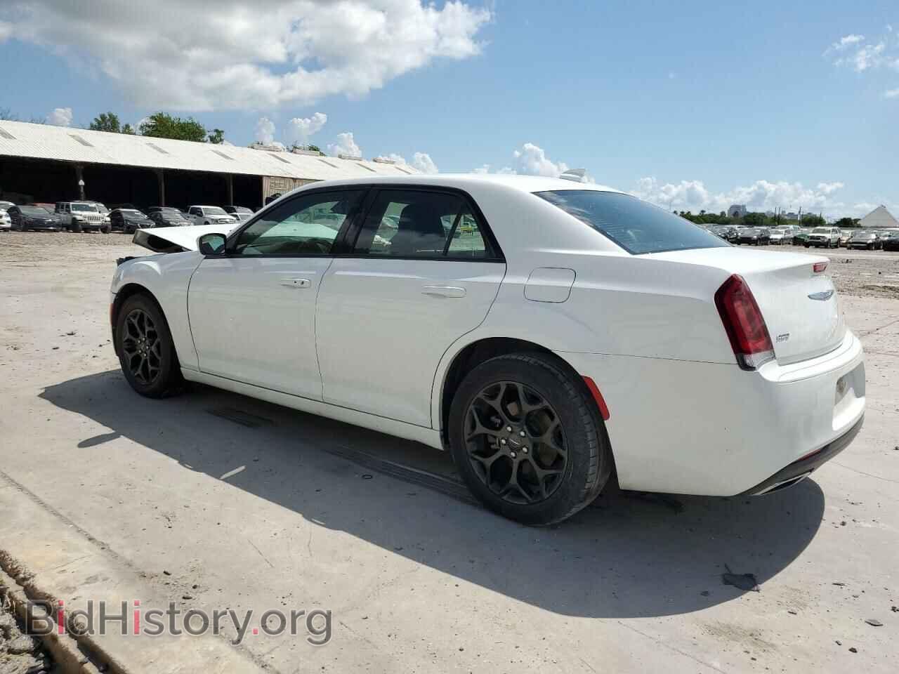 2019 CHRYSLER 300 - VIN: 2C3CCAGG9KH533836 - Фото 2