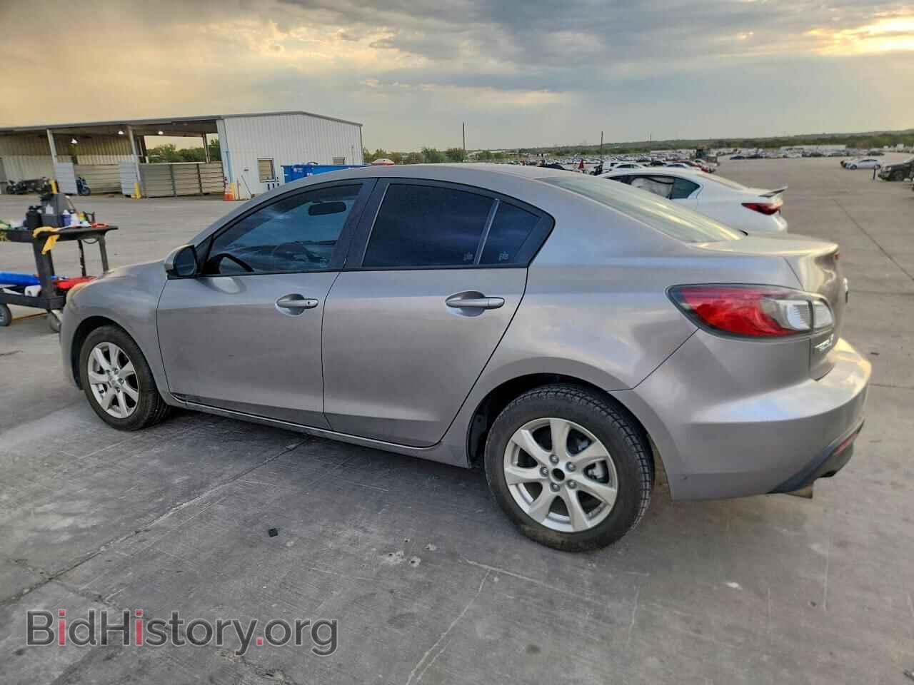 2011 MAZDA 3 - VIN: JM1BL1VF6B1416912 - Photo 2