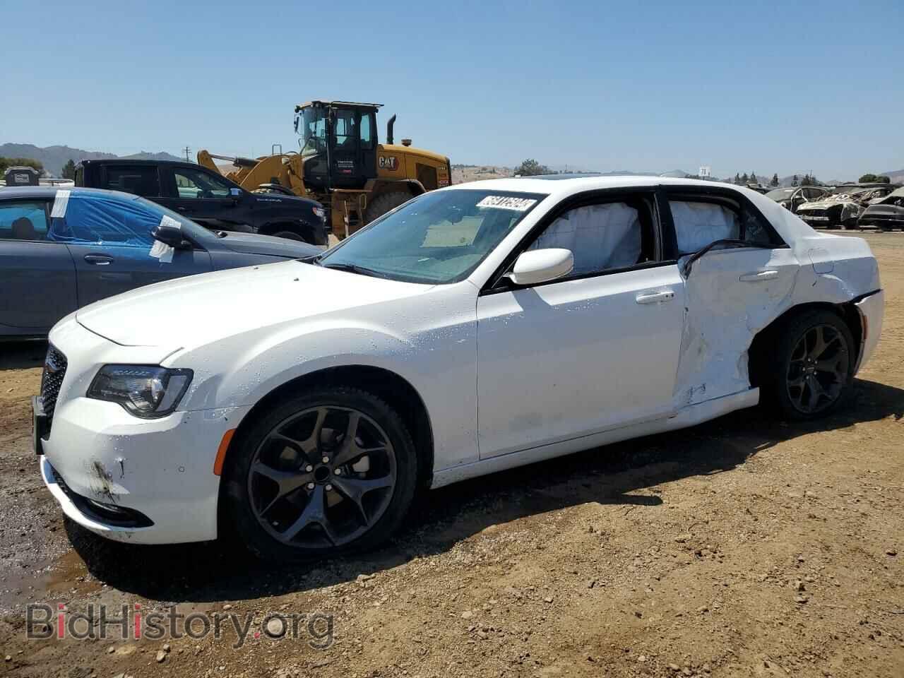 Фотография 2C3CCABG1PH537622 - CHRYSLER 300 2023