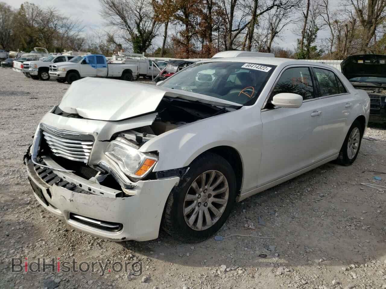 2013 CHRYSLER 300 - VIN: 2C3CCAAG2DH577575 - Фото 2