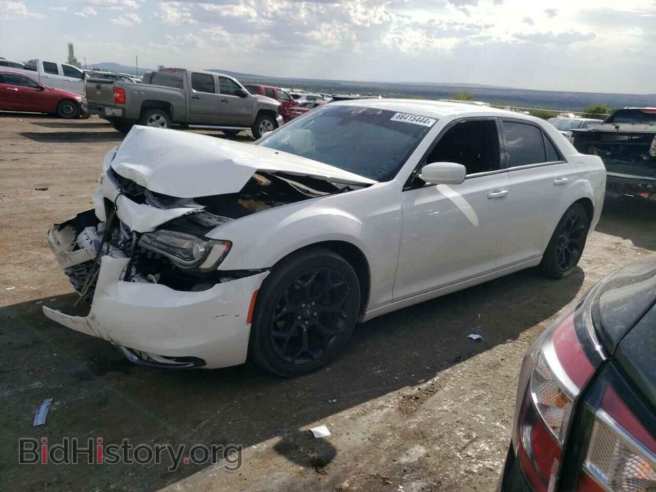 Фотография 2C3CCABG8KH618044 - CHRYSLER 300 2019