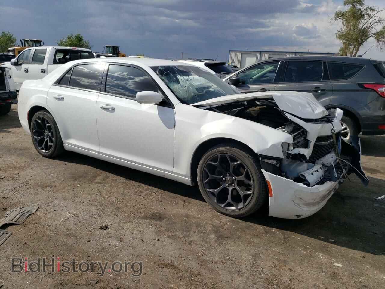 2019 CHRYSLER 300 - VIN: 2C3CCABG8KH618044 - Фото 4