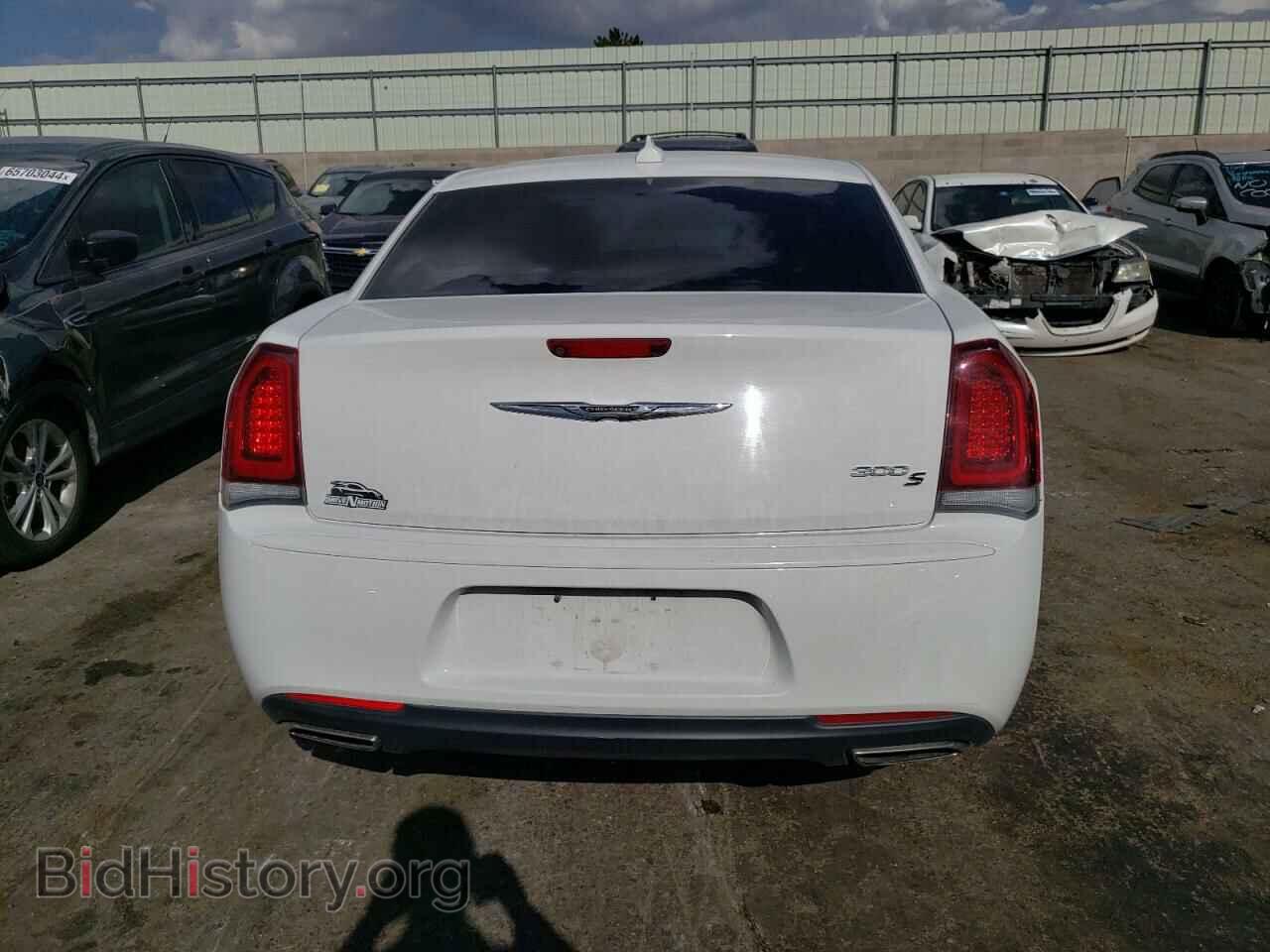 2019 CHRYSLER 300 - VIN: 2C3CCABG8KH618044 - Фото 6