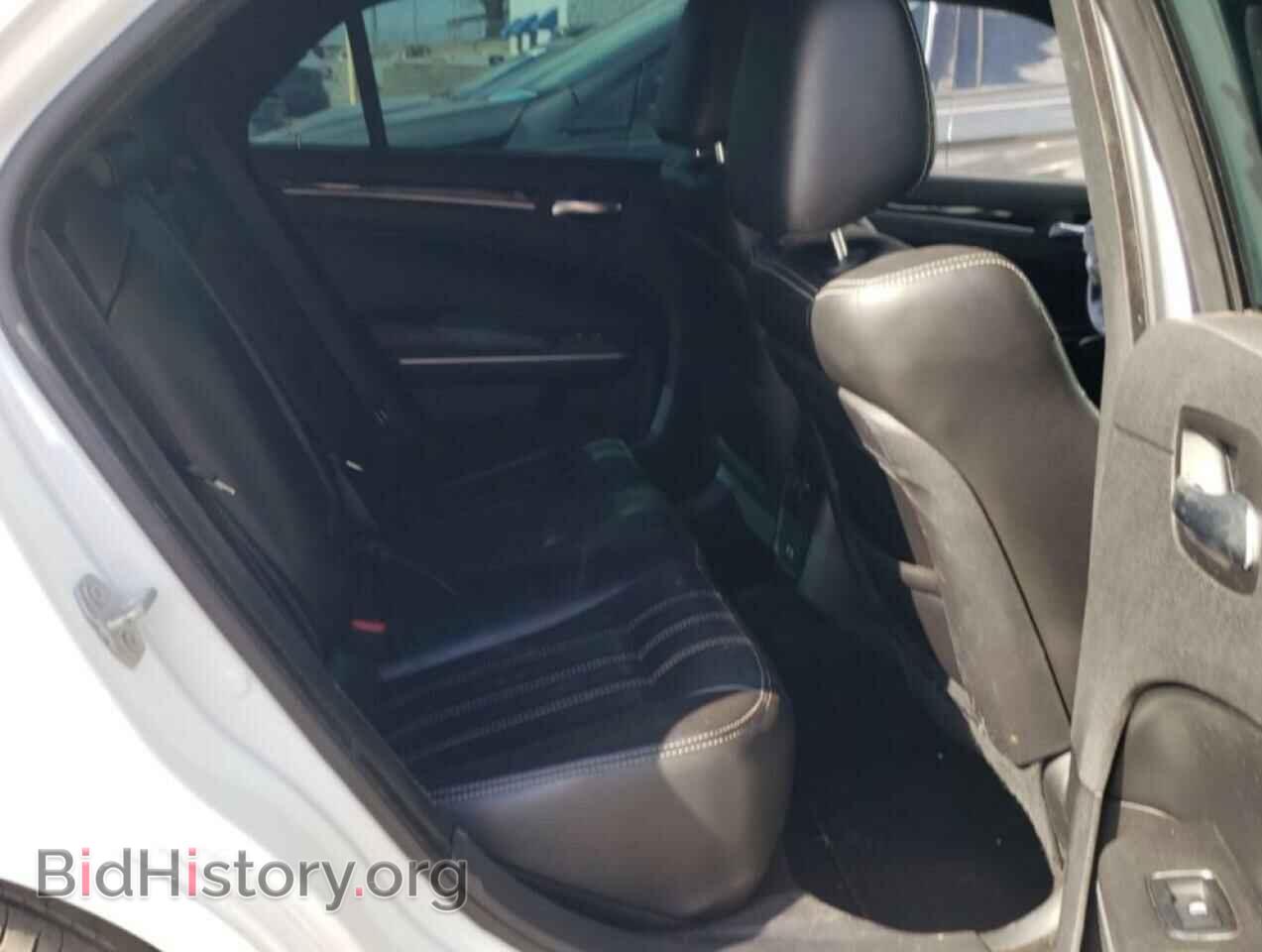 2019 CHRYSLER 300 - VIN: 2C3CCABG8KH618044 - Фото 10
