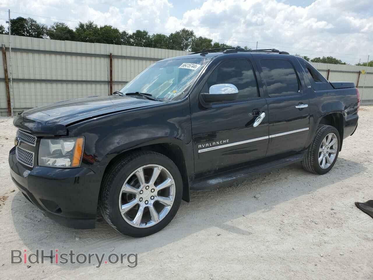 Photo 3GNTKGE31BG160719 - CHEVROLET AVALANCHE 2011