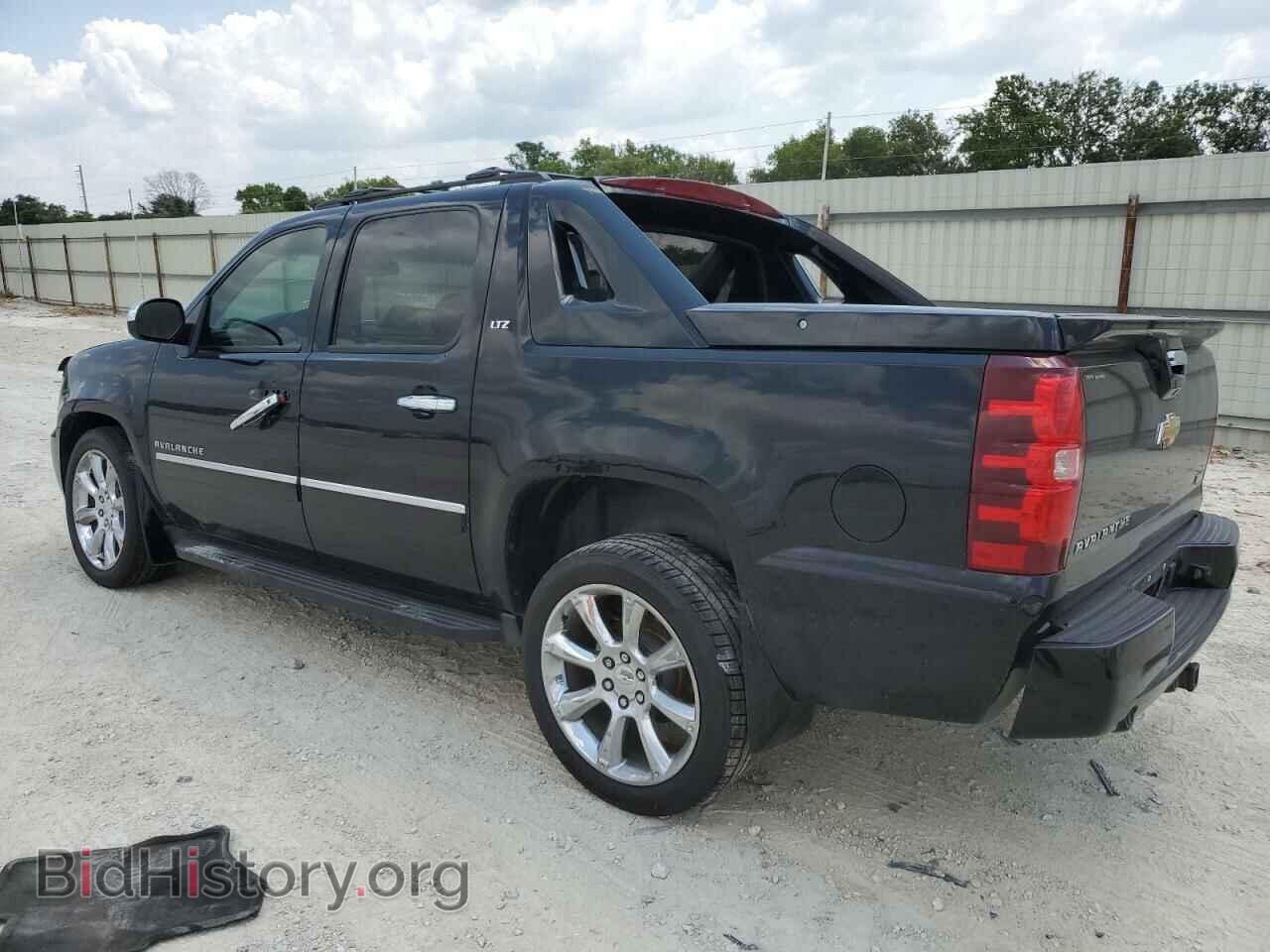 2011 CHEVROLET AVALANCHE - VIN: 3GNTKGE31BG160719 - Фото 2