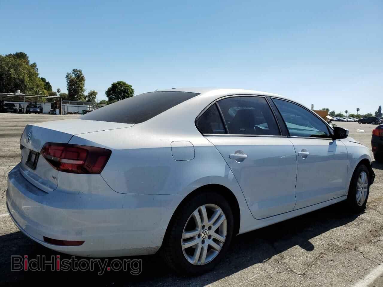 2018 VOLKSWAGEN JETTA - VIN: 3VW2B7AJ3JM263002 - Фото 3