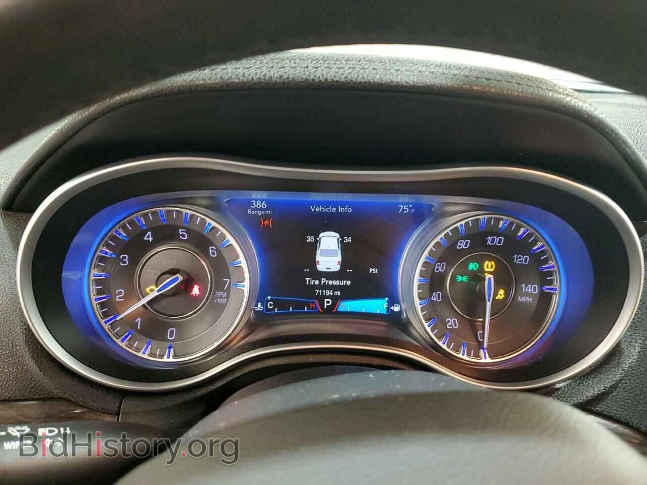 2016 CHRYSLER 300 - VIN: 2C3CCAAG3GH273837 - Фото 9