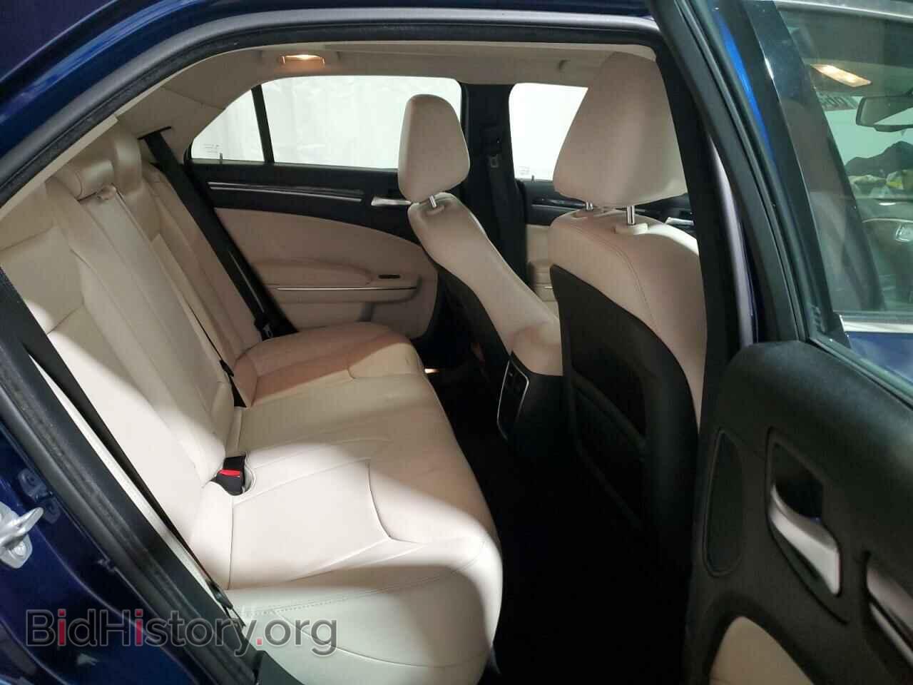 2016 CHRYSLER 300 - VIN: 2C3CCAAG3GH273837 - Фото 10