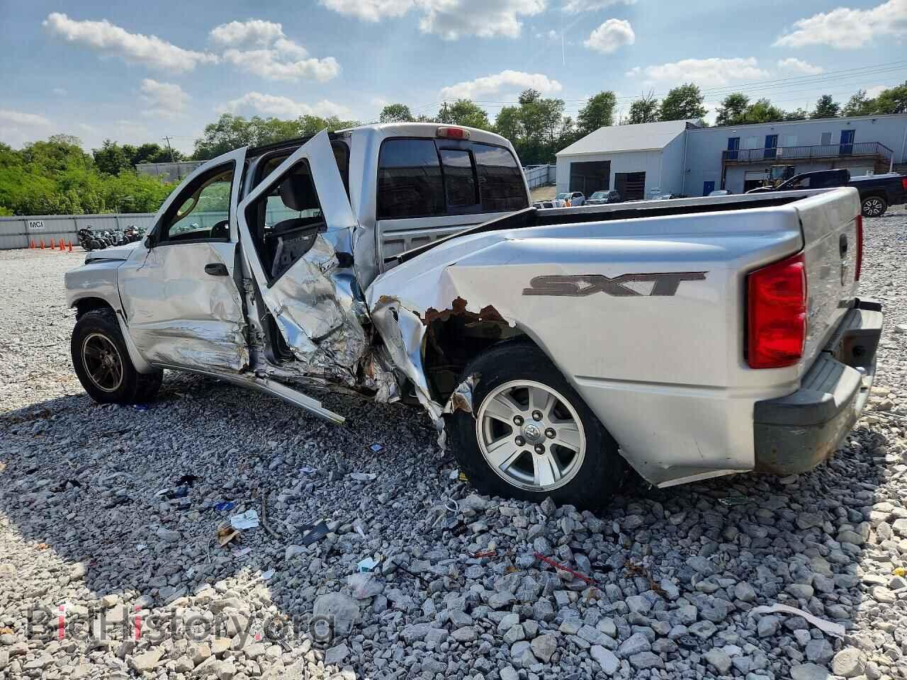 2008 DODGE DAKOTA - VIN: 1D7HE38K38S562010 - Photo 2
