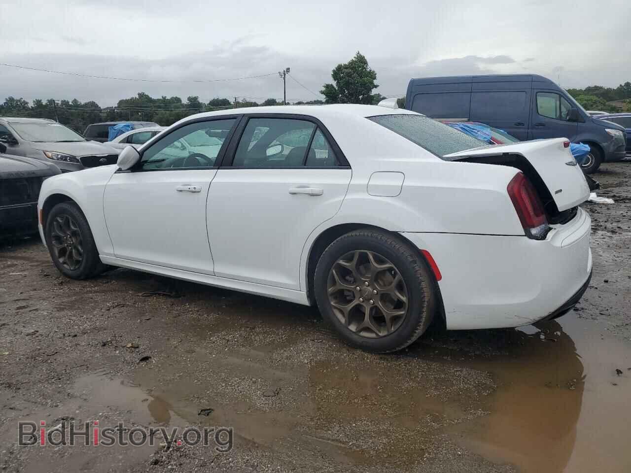 2019 CHRYSLER 300 - VIN: 2C3CCAGG3KH565343 - Фото 2