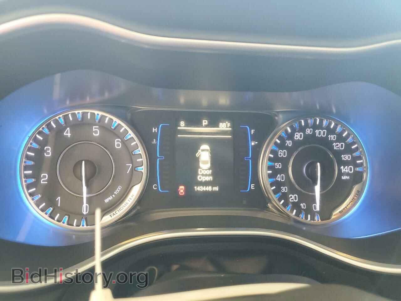 2016 CHRYSLER 200 - VIN: 1C3CCCAB5GN111831 - Фото 9